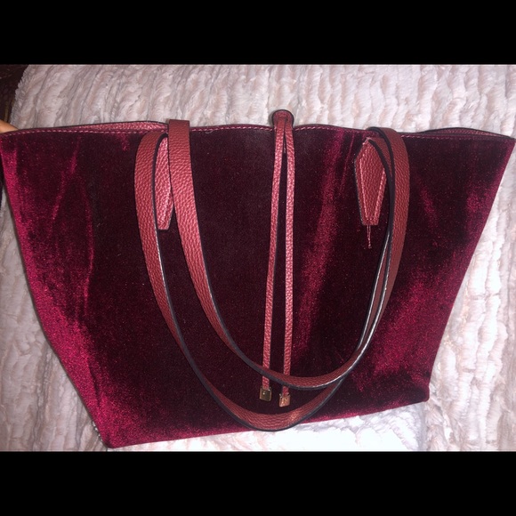 GUESS Reversible Embroidered Tote - Picture 2 of 7